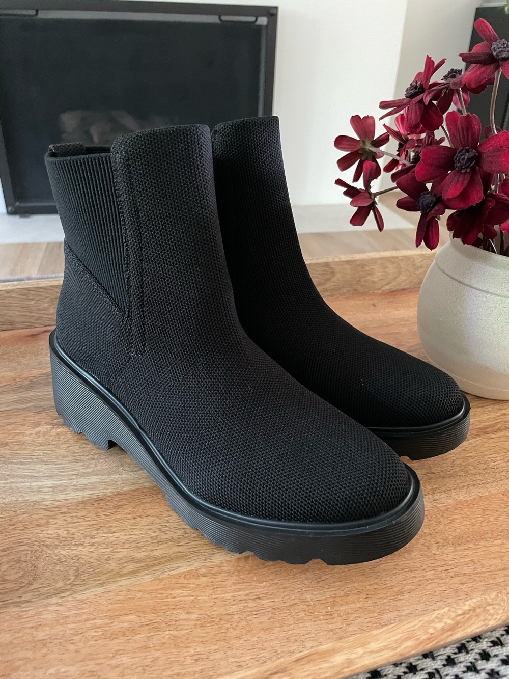 Vivaia Everly Water Repellent Pull On Chelsea Boots
